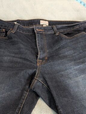Men’s Straight Dark Blue Jeans with Contrast Stitching